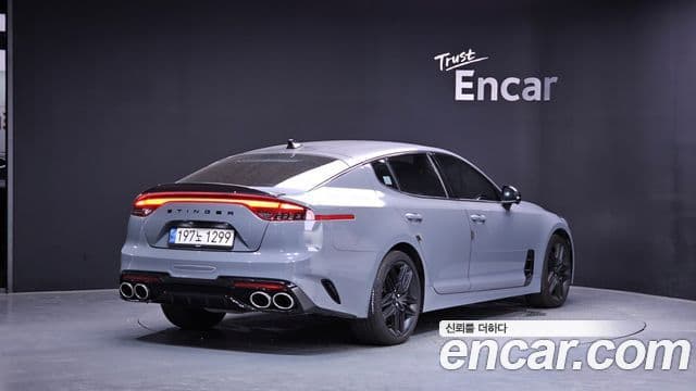 Kia Stinger 2022 — Фото 2/20