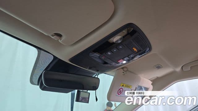 Kia Carnival 2022 — ფოტო 17/20