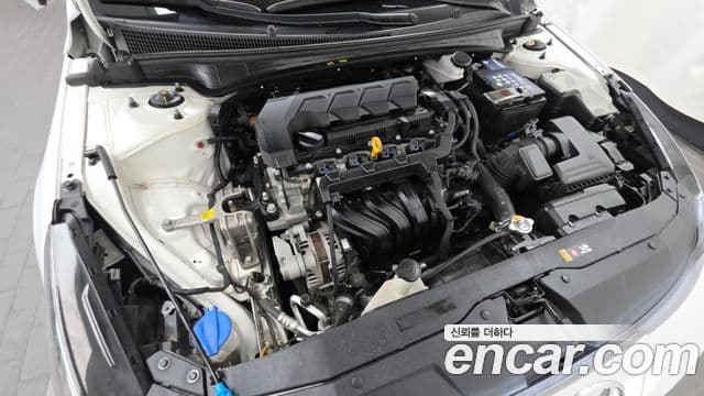 Hyundai The New Avante Hybrid 2022 — Photo 27/30