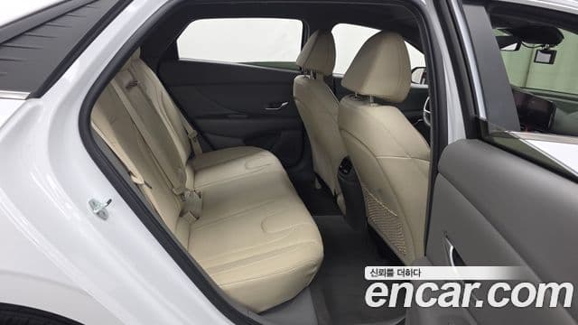 Hyundai The New Avante Hybrid 2022 — Photo 7/30