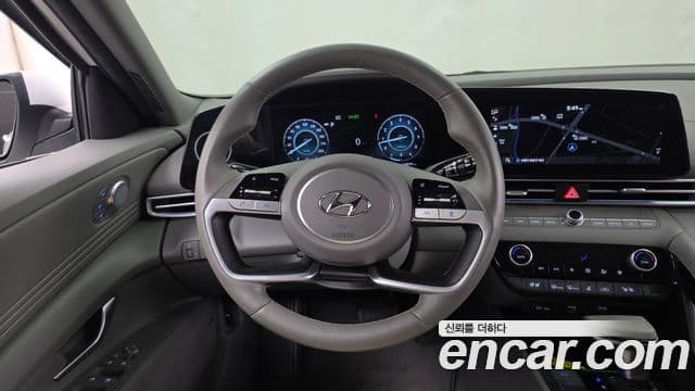 Hyundai The New Avante Hybrid 2022 — Photo 16/30
