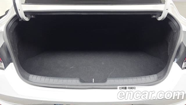 Hyundai The New Avante Hybrid 2022 — Photo 6/30