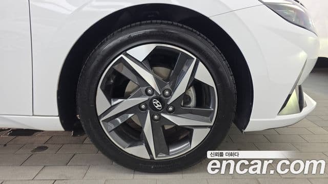 Hyundai The New Avante Hybrid 2022 — Photo 2/30