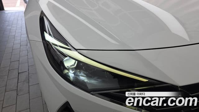 Hyundai The New Avante Hybrid 2022 — Photo 18/30