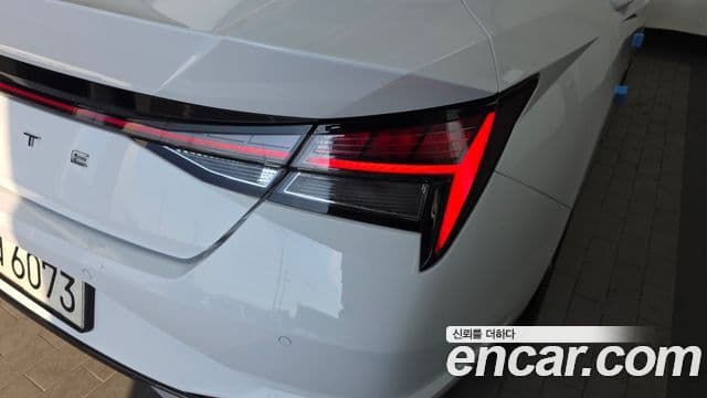 Hyundai The New Avante Hybrid 2022 — Photo 15/30