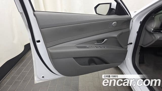 Hyundai The New Avante Hybrid 2022 — Photo 21/30