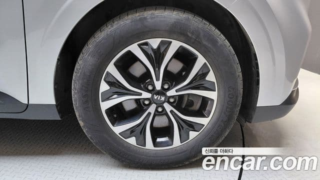 Kia Carnival 2021 — Photo 24/29