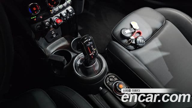 Mini Cooper S 2020 — ფოტო 9/20