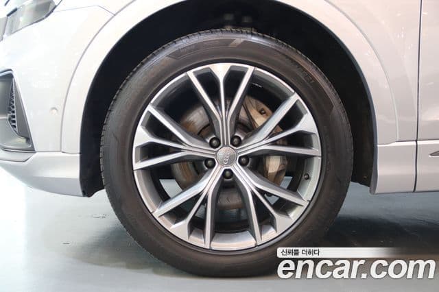 Audi Q7 2021 — ფოტო 4/20