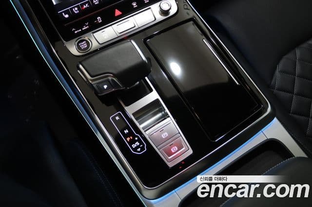 Audi Q7 2021 — ფოტო 8/20
