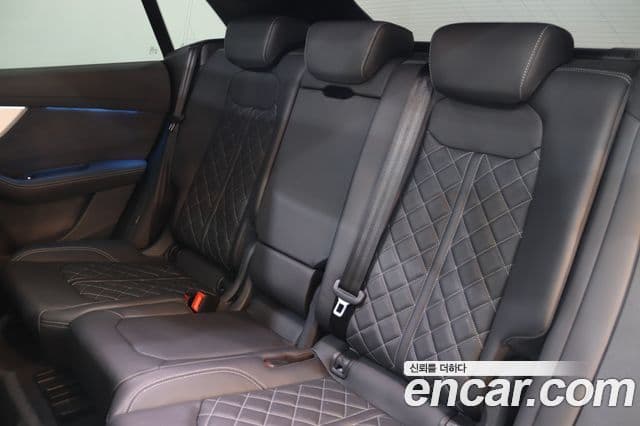Audi Q7 2021 — ფოტო 9/20