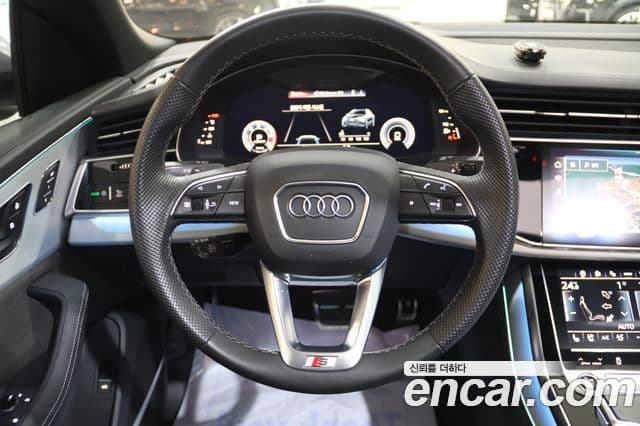 Audi Q7 2021 — ფოტო 17/20