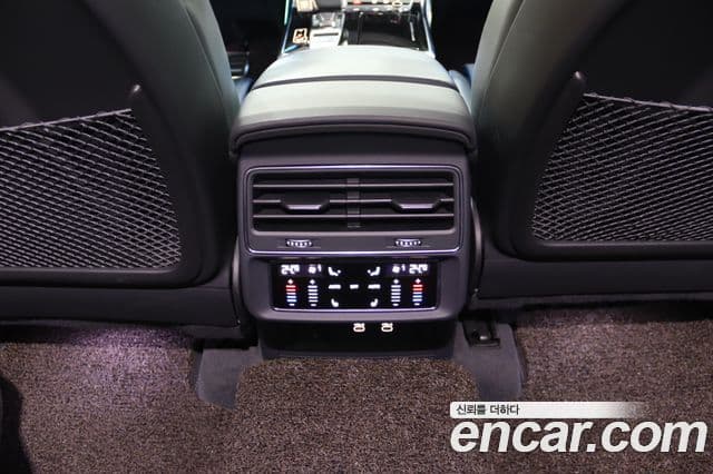 Audi Q7 2021 — ფოტო 18/20