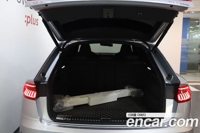 Audi Q7 2021 — ფოტო 20/20