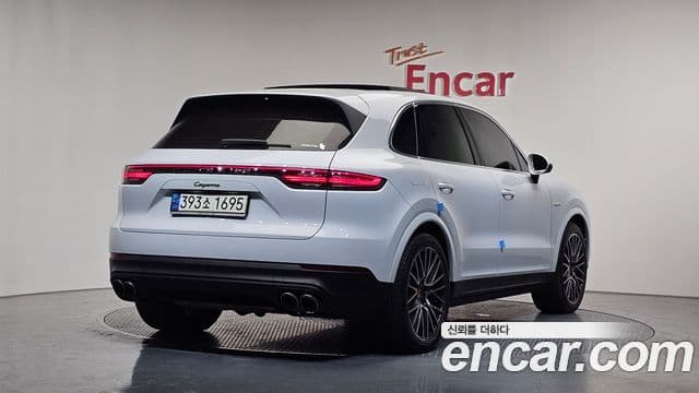Porsche Cayenne 2020 — Фото 2/20