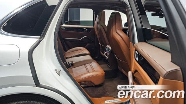 Porsche Cayenne 2020 — Фото 11/20