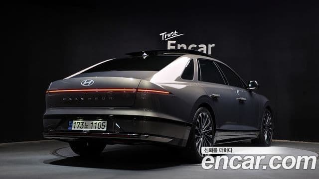 Hyundai Grandeur 2022 — ფოტო 2/20