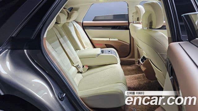 Hyundai Grandeur 2022 — ფოტო 11/20