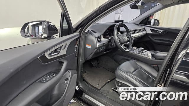 Audi Q7 2019 — Şəkil 10/20