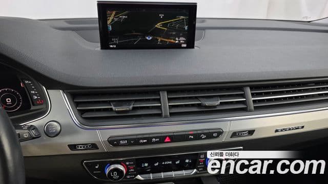 Audi Q7 2019 — Şəkil 13/20