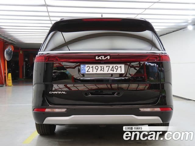 Kia Carnival 2023 — ფოტო 2/20