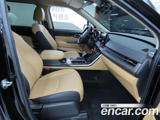 Kia Carnival 2023 — ფოტო 5/20