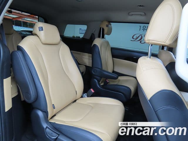 Kia Carnival 2023 — ფოტო 9/20