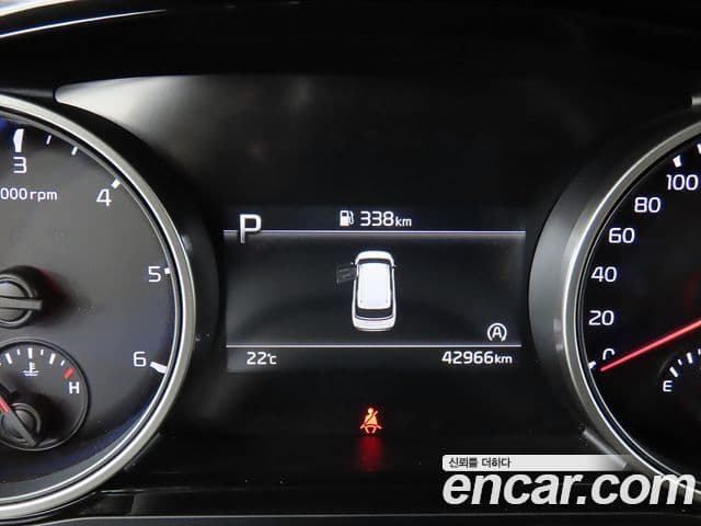 Kia Carnival 2023 — ფოტო 13/20