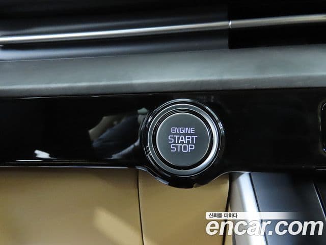 Kia Carnival 2023 — ფოტო 16/20