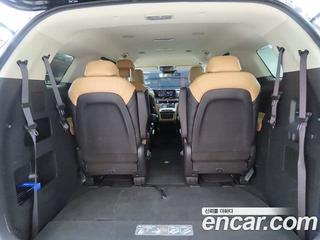 Kia Carnival 2023 — ფოტო 17/20
