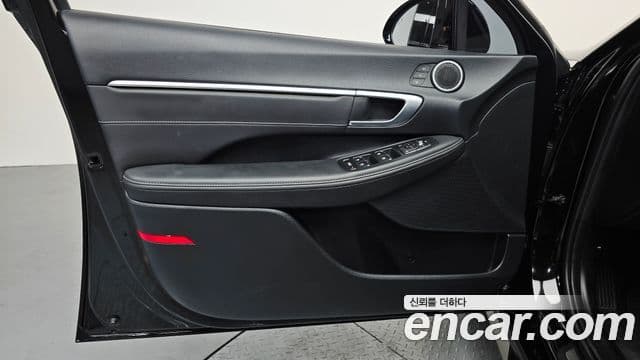 Hyundai Sonata Hybrid 2021 — Şəkil 12/32