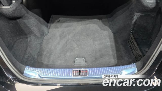 Mercedes-Benz S-Class 2024 — Photo 29/33