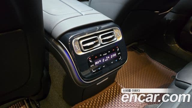 Mercedes-Benz S-Class 2024 — Photo 23/33