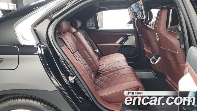 BMW 7 Series 2025 — Şəkil 10/20