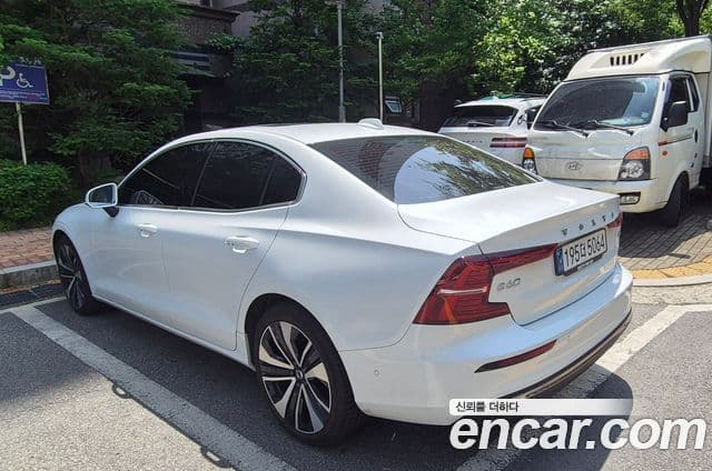 Volvo S60, 2024