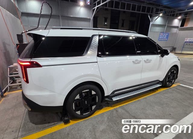 Kia Carnival 2024 — Şəkil 2/20