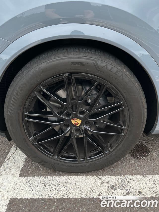 Porsche Cayenne 2024 — ფოტო 4/19