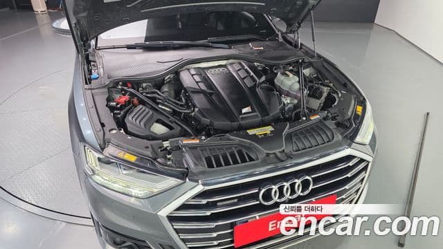Audi A8 2021 — Photo 6/20