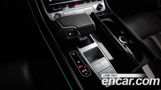 Audi A8 2021 — Photo 7/20