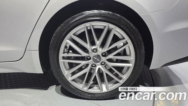 Genesis G70 2018 — ფოტო 18/31