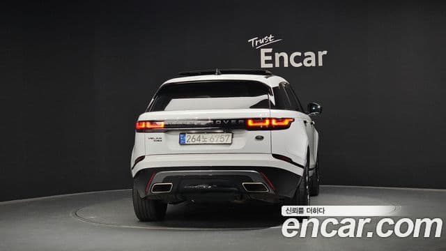Land Rover Range Rover Velar 2018 — ფოტო 4/20