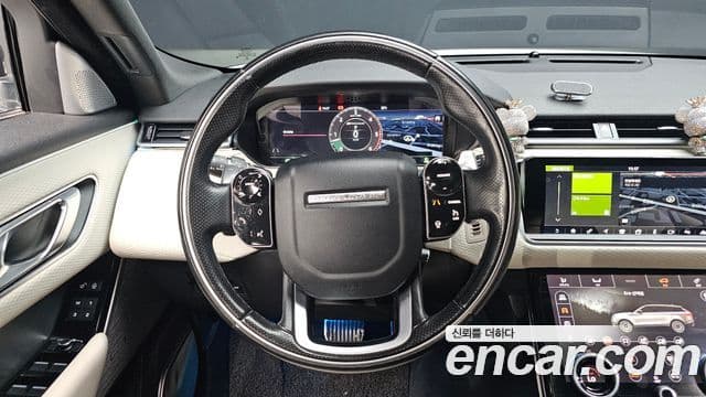 Land Rover Range Rover Velar 2018 — ფოტო 13/20