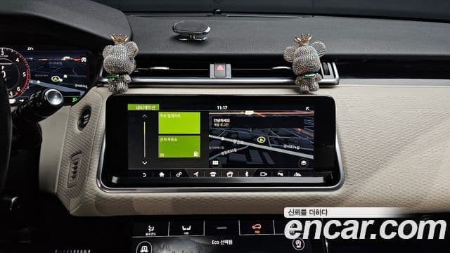 Land Rover Range Rover Velar 2018 — ფოტო 14/20