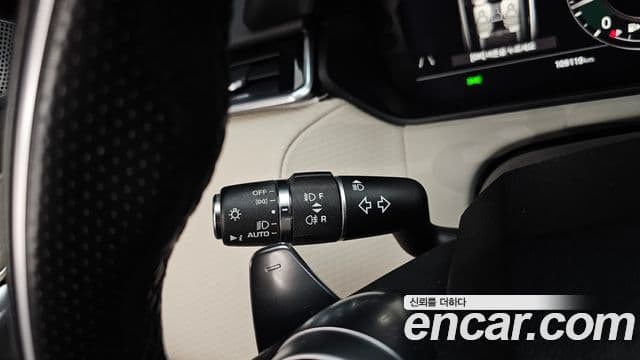 Land Rover Range Rover Velar 2018 — ფოტო 32/33