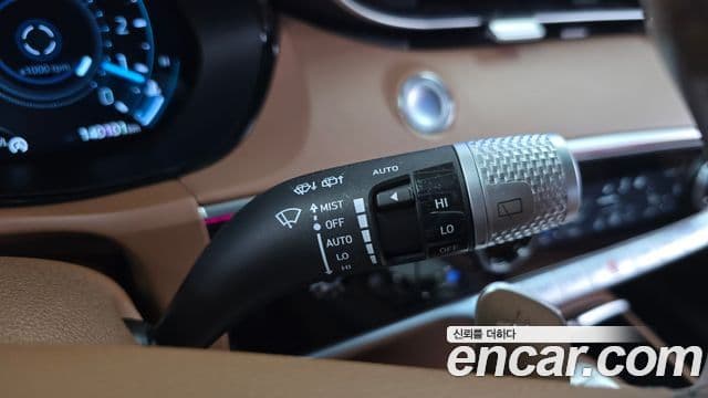 Genesis GV70 2022 — ფოტო 16/20
