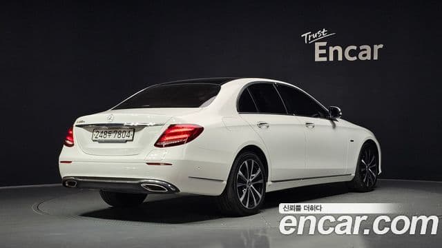 Mercedes-Benz E-Class 2019 — ფოტო 2/20