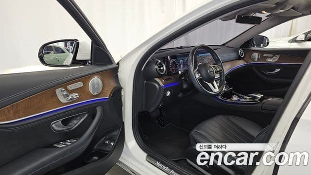 Mercedes-Benz E-Class 2019 — ფოტო 10/20
