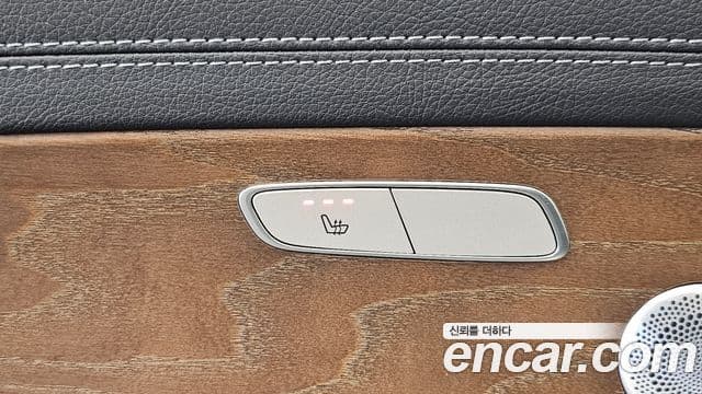 Mercedes-Benz E-Class 2019 — ფოტო 18/20