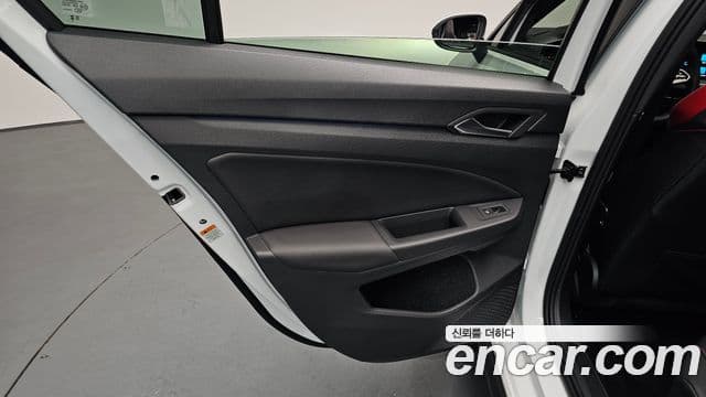Volkswagen Golf 2024 — Photo 30/39