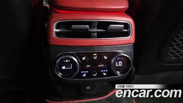Genesis GV70 2021 — Şəkil 18/20